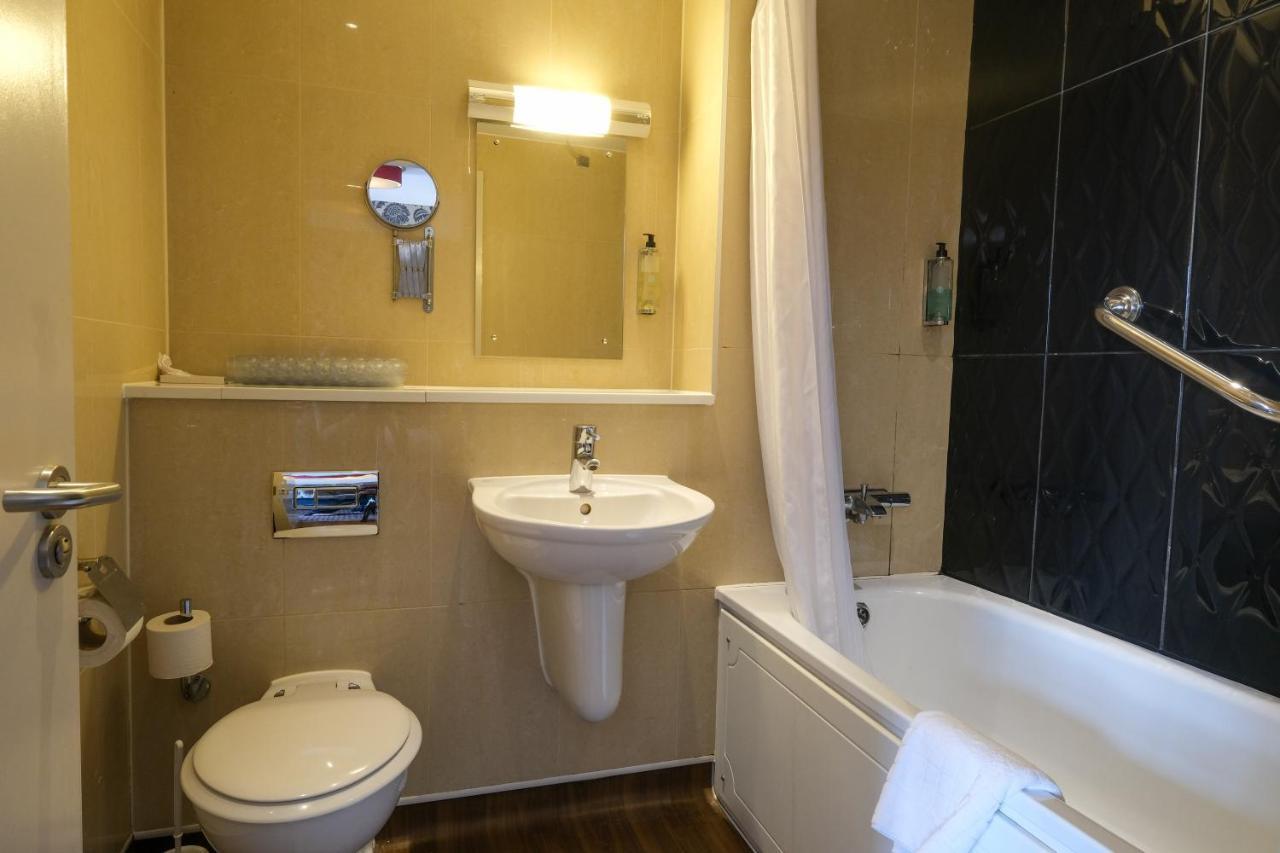 The Unicorn Hotel Wetherspoon Ripon Ngoại thất bức ảnh