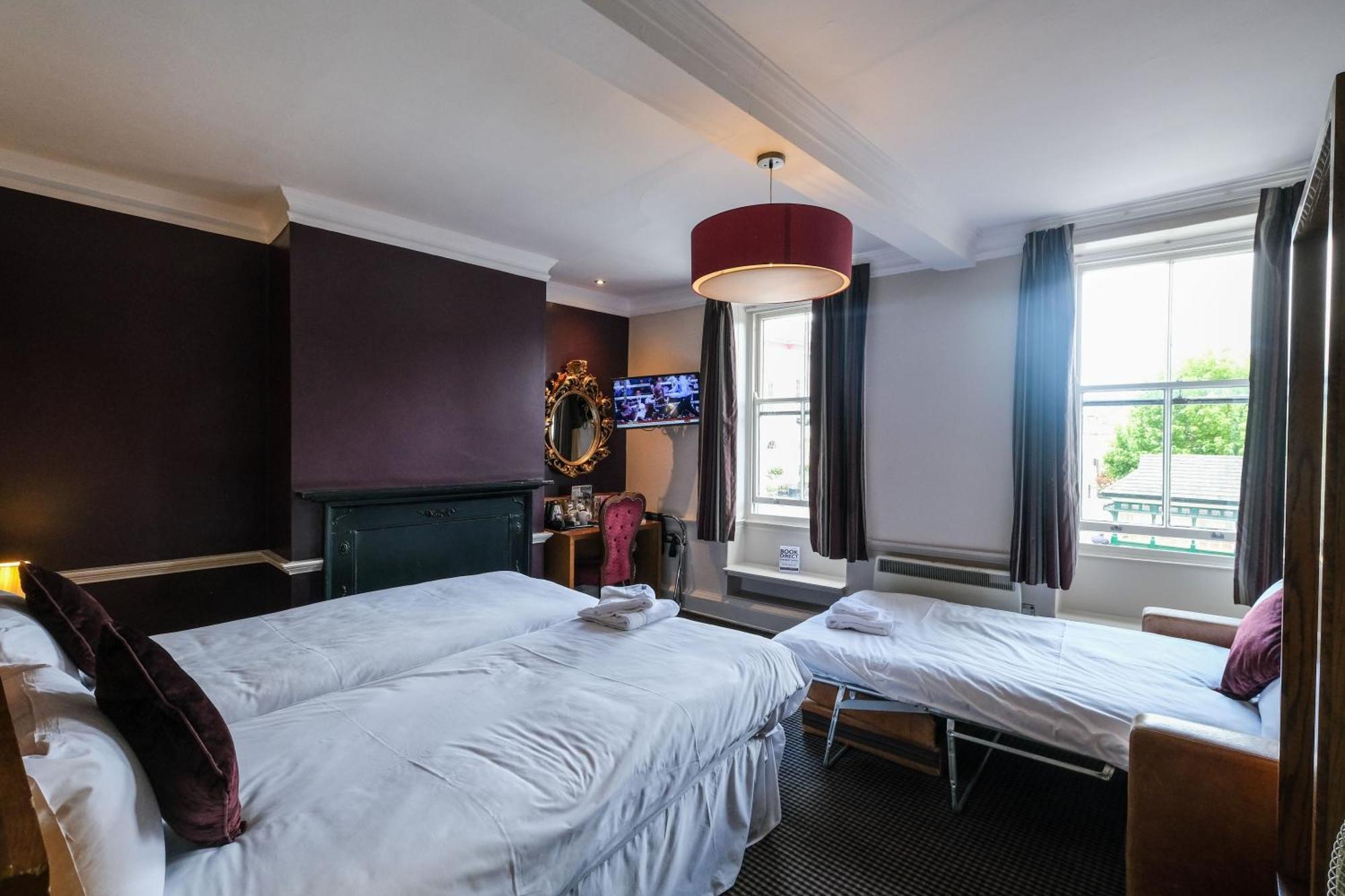 The Unicorn Hotel Wetherspoon Ripon Ngoại thất bức ảnh
