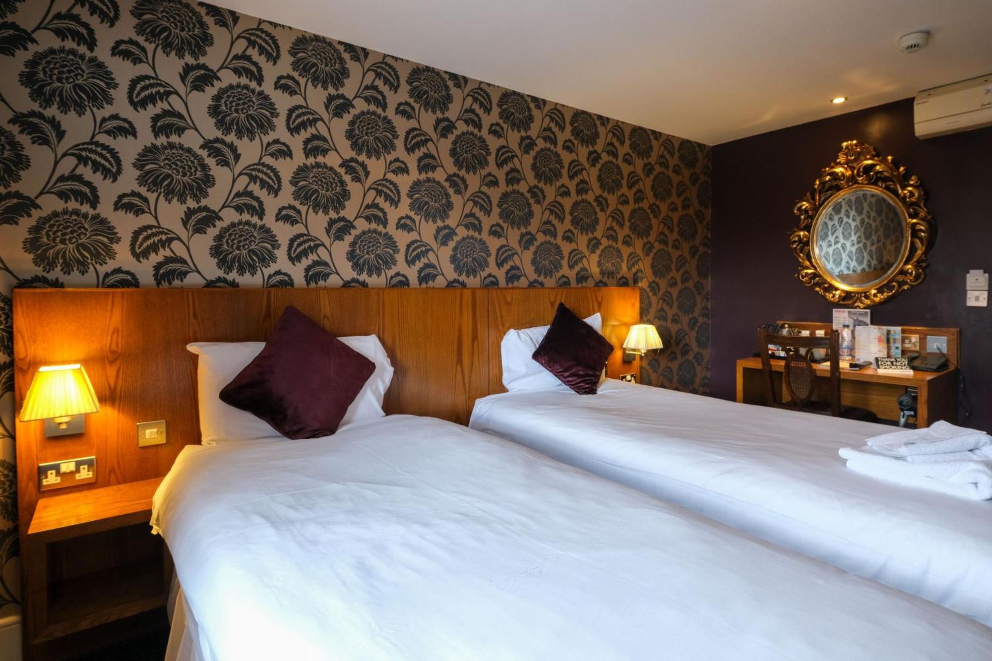The Unicorn Hotel Wetherspoon Ripon Ngoại thất bức ảnh