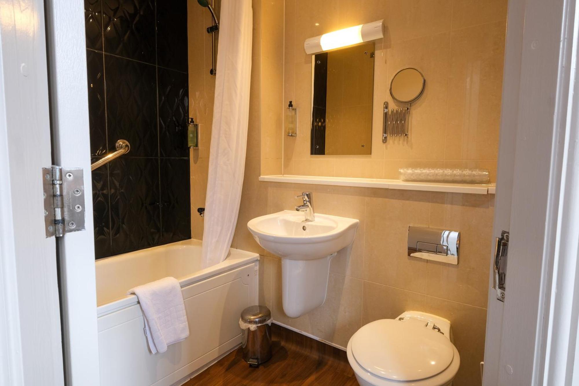 The Unicorn Hotel Wetherspoon Ripon Ngoại thất bức ảnh