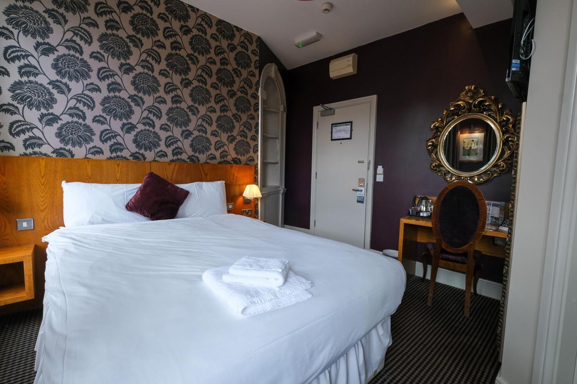 The Unicorn Hotel Wetherspoon Ripon Ngoại thất bức ảnh