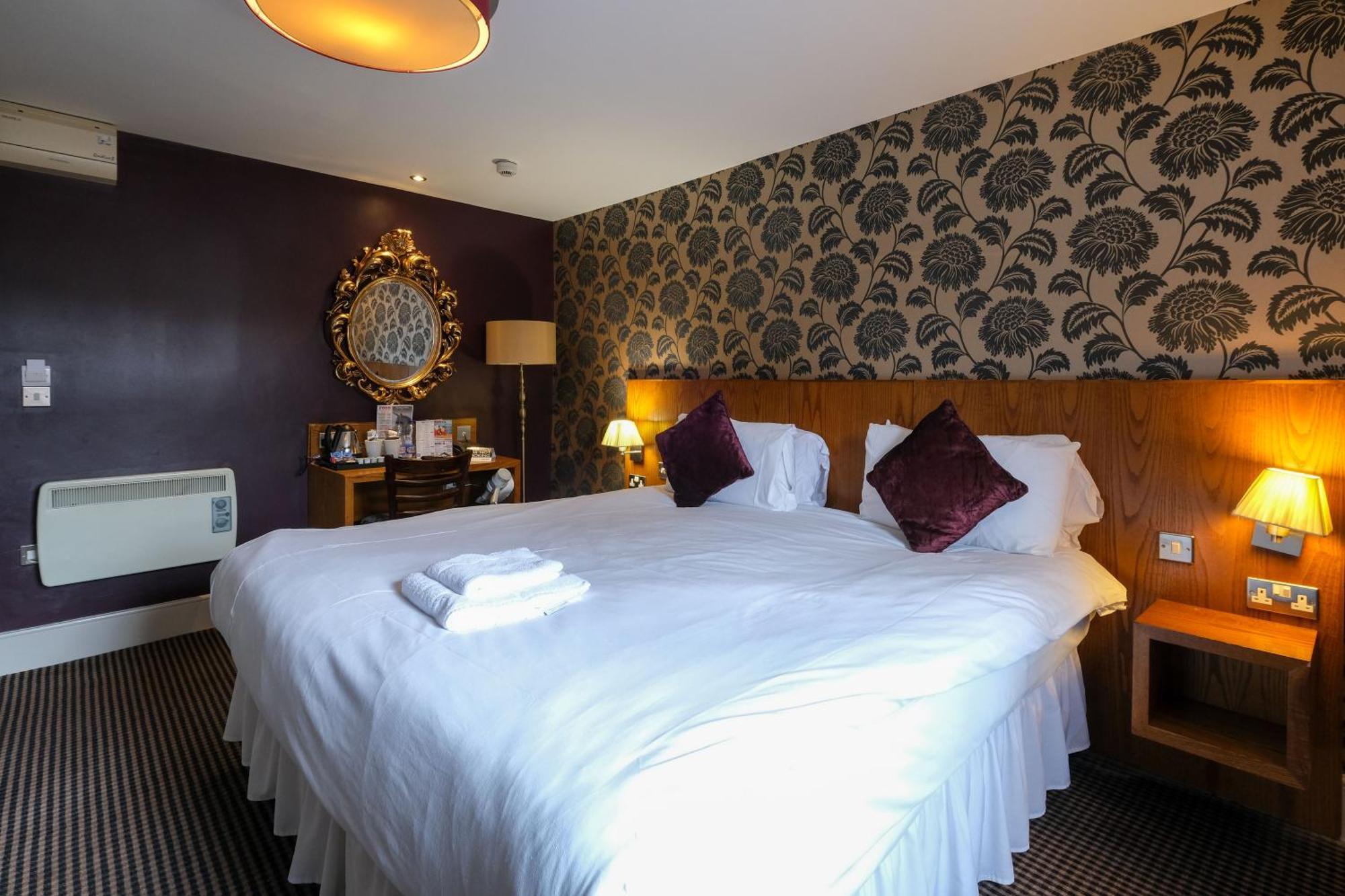 The Unicorn Hotel Wetherspoon Ripon Ngoại thất bức ảnh