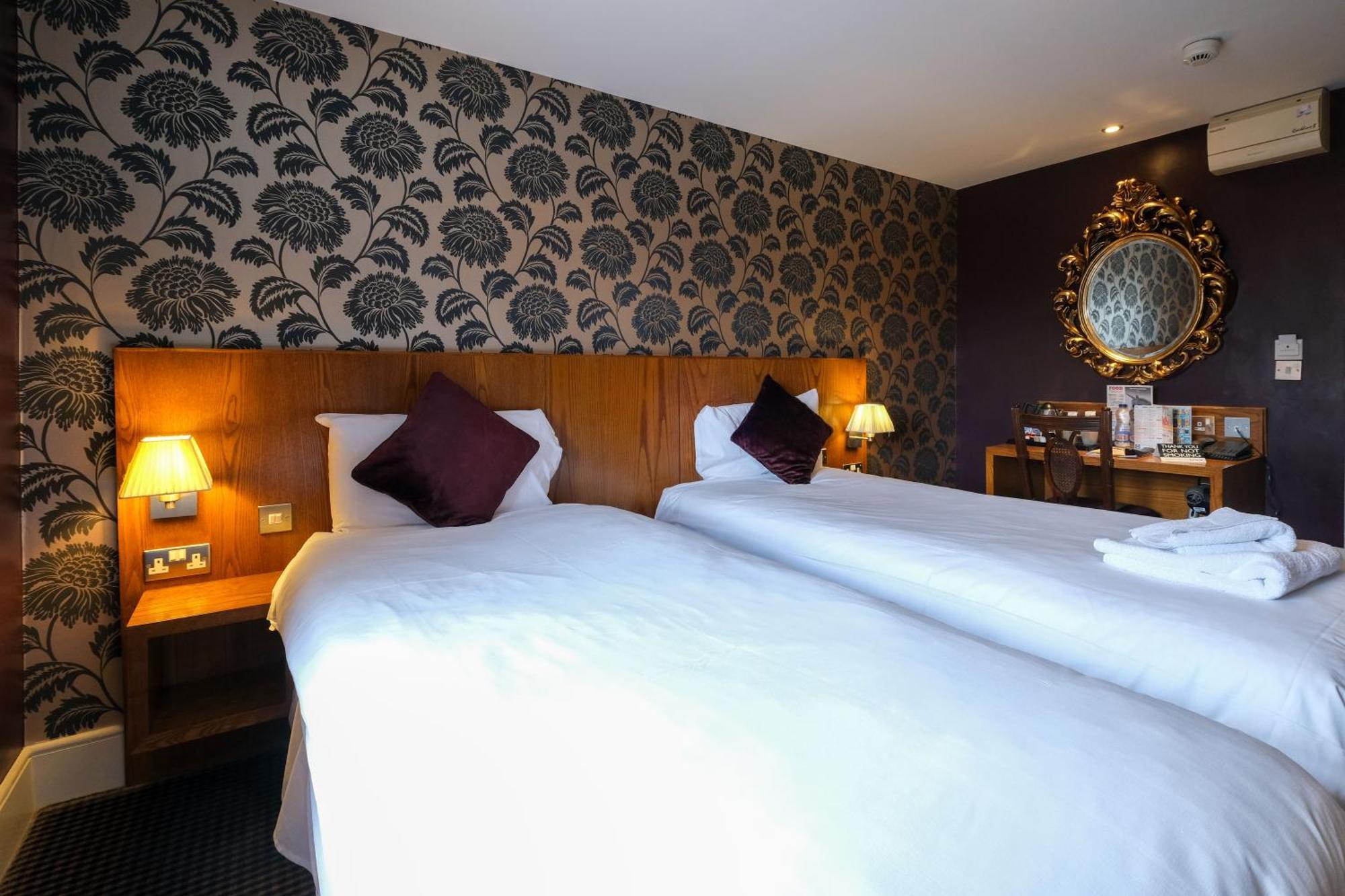 The Unicorn Hotel Wetherspoon Ripon Ngoại thất bức ảnh